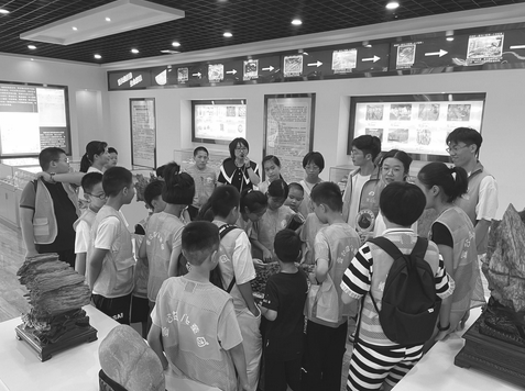 迎来“小客人” 感受地球科学魅力