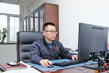 用奋斗的汗水打磨出耀眼的“高光”