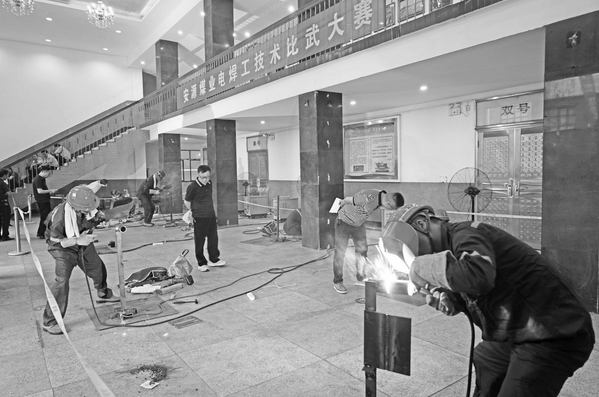 江投集团安源煤业赛区电焊工比武举行