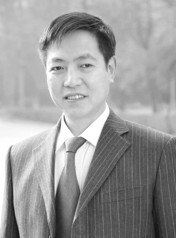 张定华西北工业大学教授,国家级团队负责人。长期从事航空宇航人才培养和科研工作,带领团队突破了国产高性能航空发动机整体叶盘、涡轮叶片等核心零件“卡脖子”关键制造技术,实现了叶片类核心零件的高性能精准制造,以第一完成人获国家科学技术进步二等奖,研究成果入选教育部中国高等学校十大科技进展。
