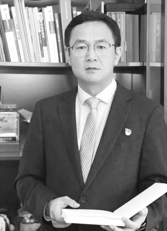 崔颢现博士就读于西北工业大学航天学院电子信息专业,本科毕业于西北工业大学飞行力学专业,研究员,中国空空导弹研究院副院长。