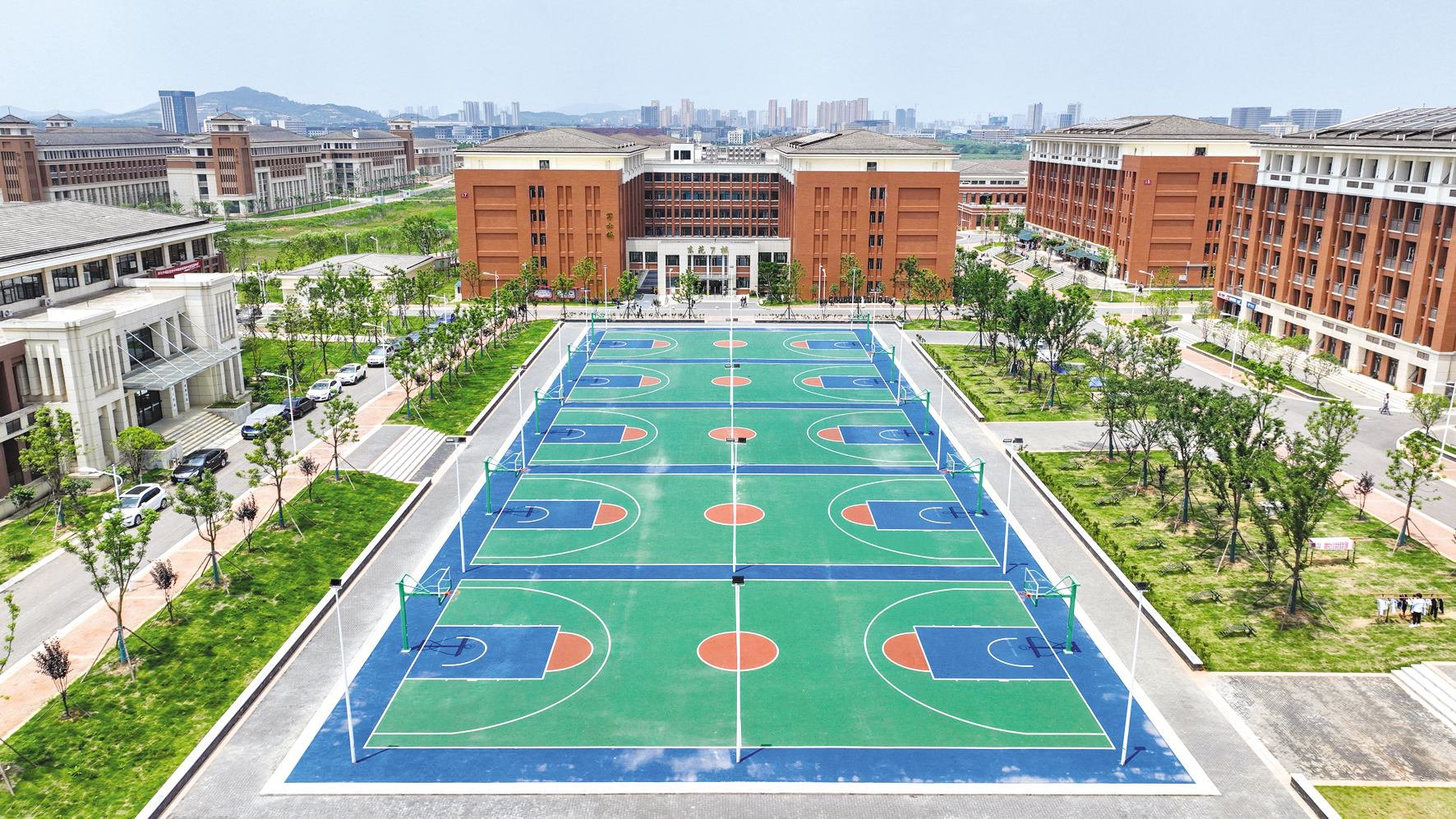 新校区篮球场