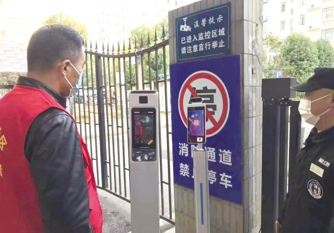 刘华锋开展社区安全巡查行动