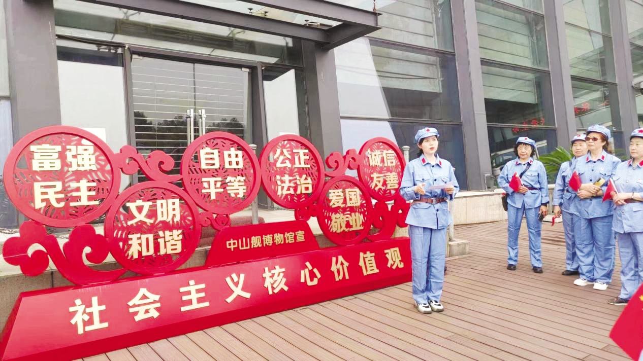 郭晓雯组织社区居民开展实践活动