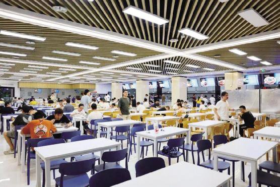 学生食堂改造升级后投入使用