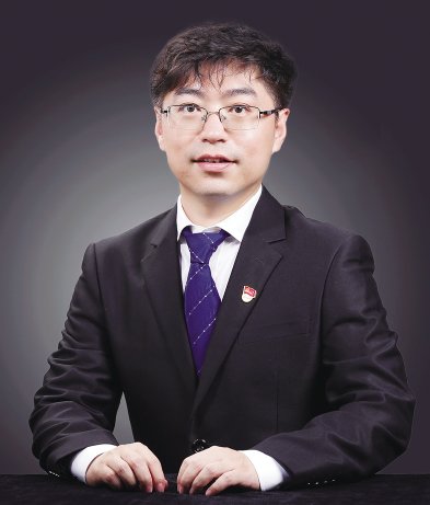 立德树人,潜心科研。在《管理世界》等期刊发表高水平论文 30 余篇,主持国家自然科学基金项目 2 项,获省社科成果奖 2 项。连续三年获评山东财经大学科研标兵。获“省优秀研究生指导教师”等荣誉称号。