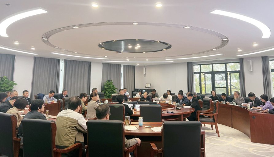 学校召开党委会专题学习传达会学习省委书记、省长王浩同志对学校建校40周年批示