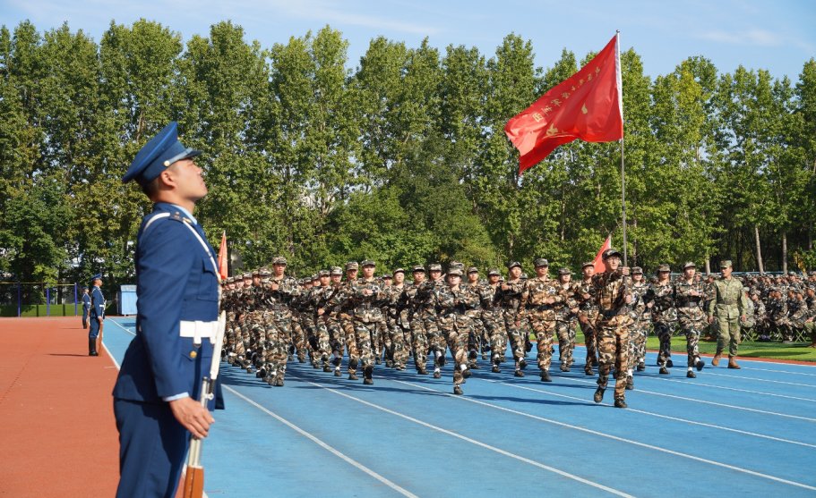 學校舉行2024級學生開學典禮暨軍訓結訓儀式