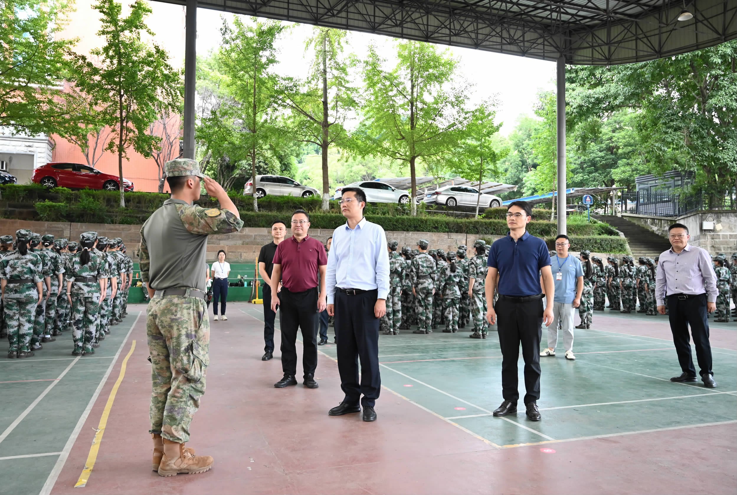 校領導看望慰問2024級新生軍訓帶訓教官和參訓學生