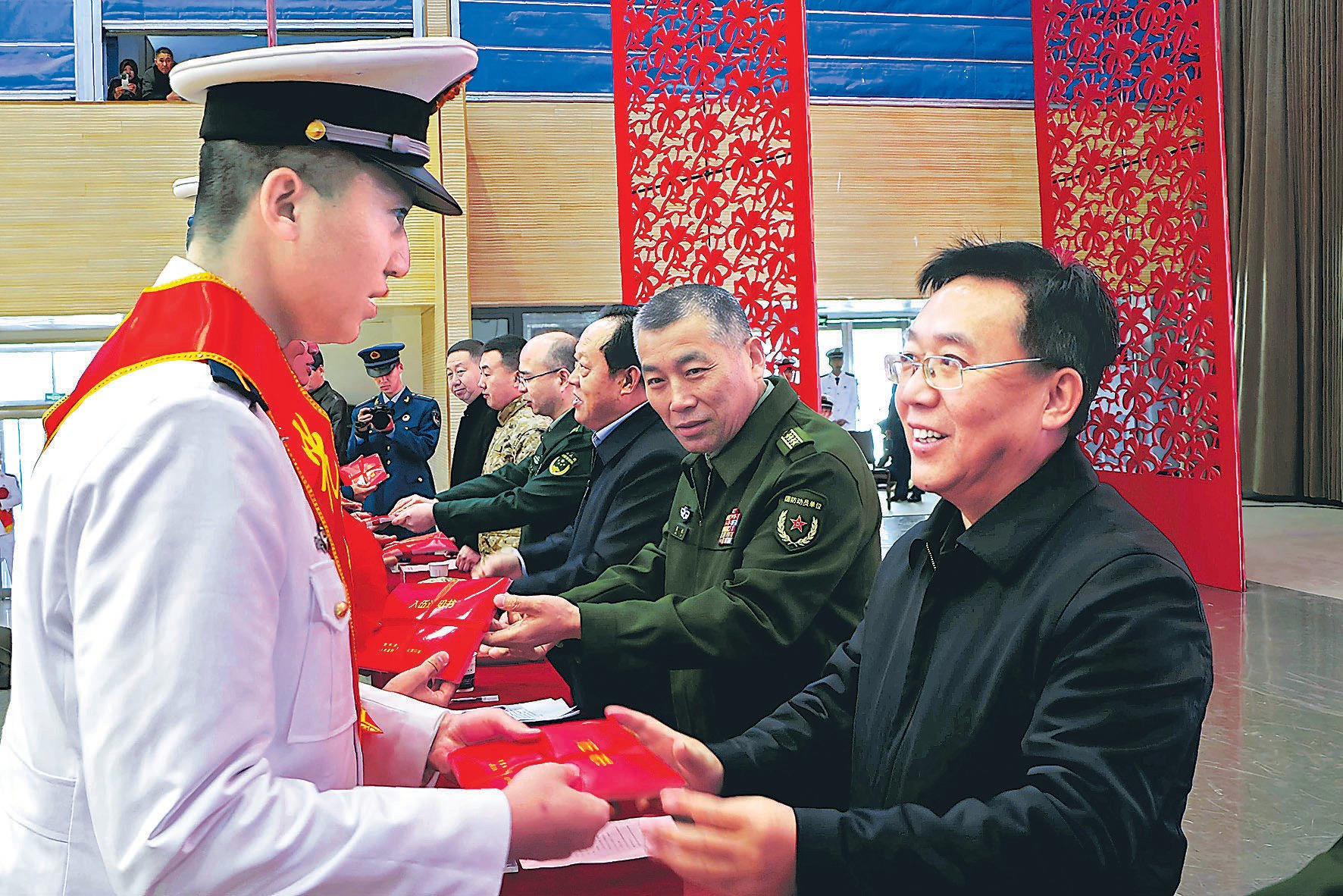 淬火成鋼！學(xué)院2025屆定向培養(yǎng)軍士生熱血啟程奔赴軍營