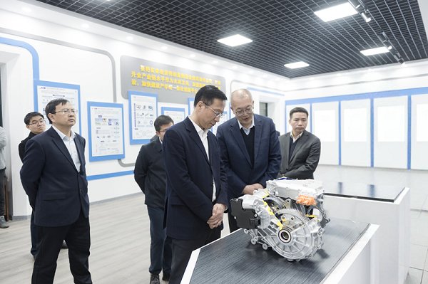 副省長張起翔到哈爾濱理工大學調(diào)研