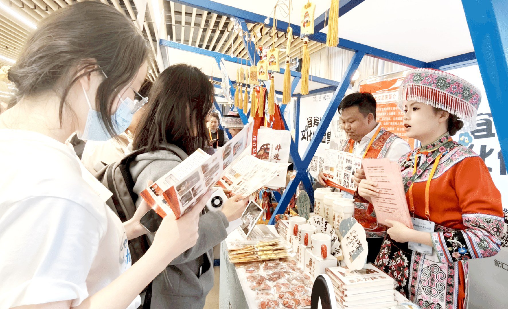 学校师生团队设计的文创产品进入北大校园