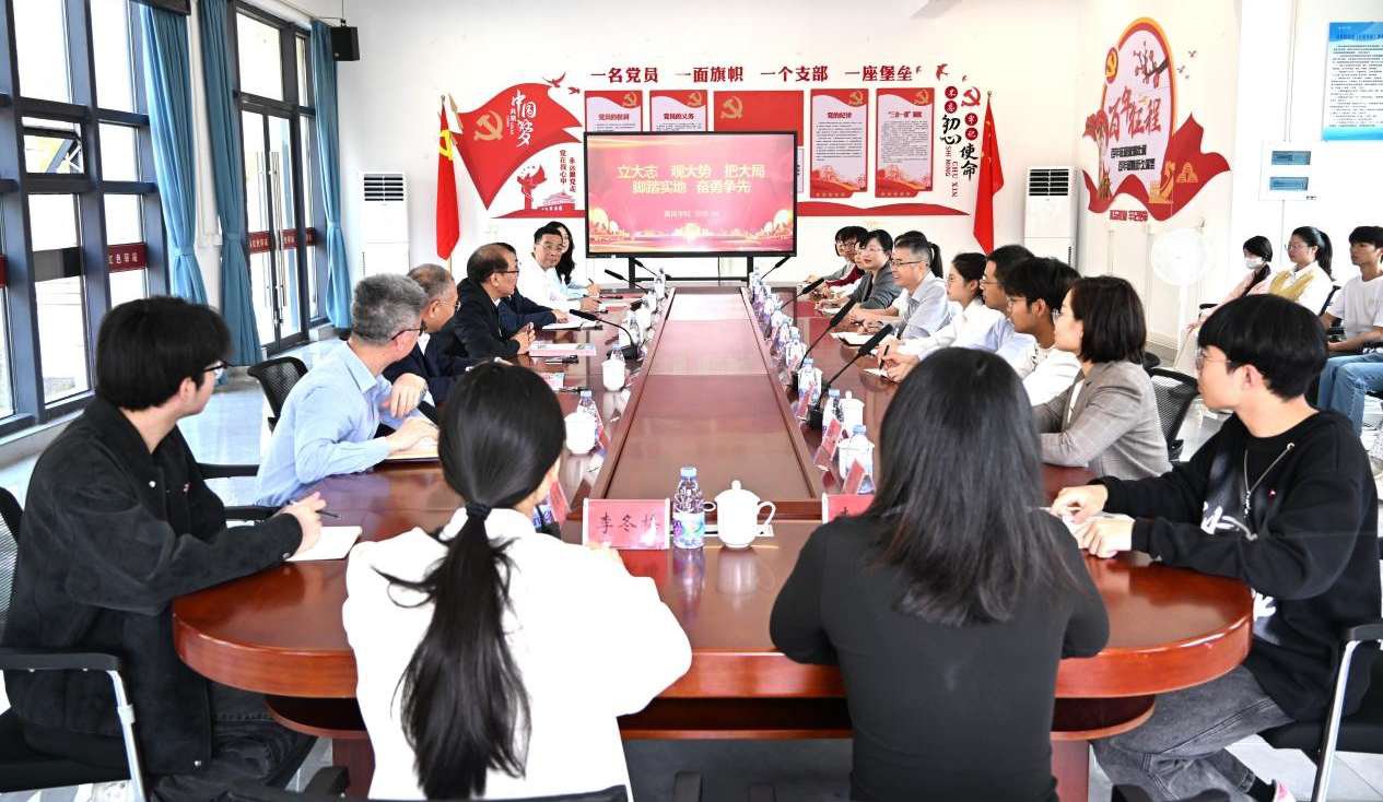 省領(lǐng)導(dǎo)為莆院師生上形勢(shì)與政策課