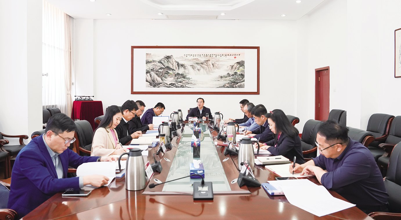 校黨委理論學(xué)習(xí)中心組開展深入貫徹中央八項(xiàng)規(guī)定精神學(xué)習(xí)教育第二次集中學(xué)習(xí)研討