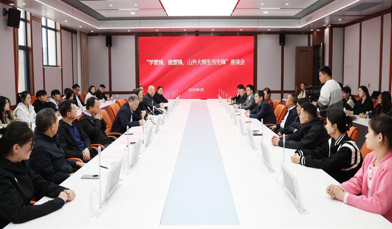中國(guó)社會(huì)科學(xué)院原院長(zhǎng)王偉光、解放軍原副總參謀長(zhǎng)戚建國(guó)上將一行蒞臨學(xué)校訪問(wèn)調(diào)研
