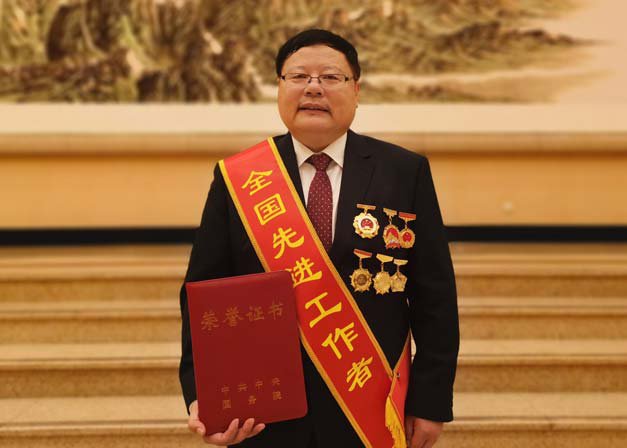 全國表彰！我院梁克山榮膺“2025年全國先進(jìn)工作者”稱號(hào)