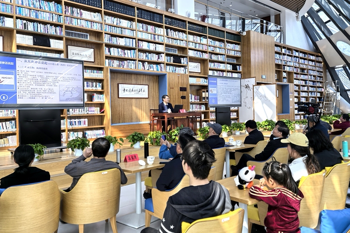 我校学生走进市图书馆共享书房听文史讲座