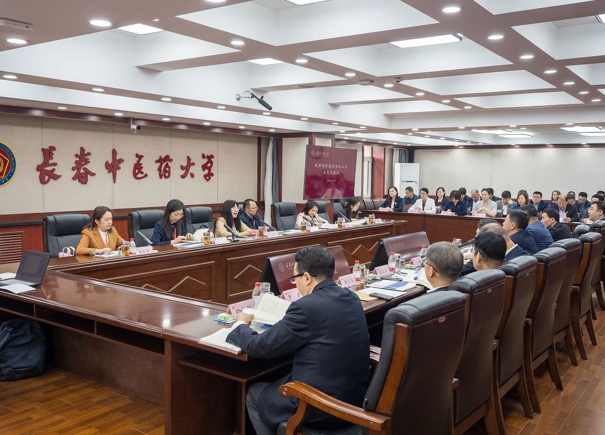 我校接受教育部护理学专业认证考察