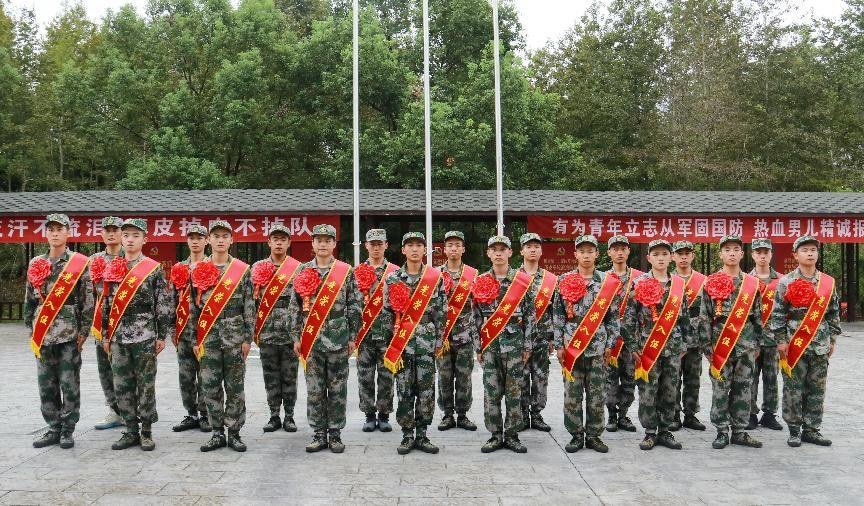 青春有夢強(qiáng)軍有我｜我校學(xué)子踴躍報(bào)名參軍體檢