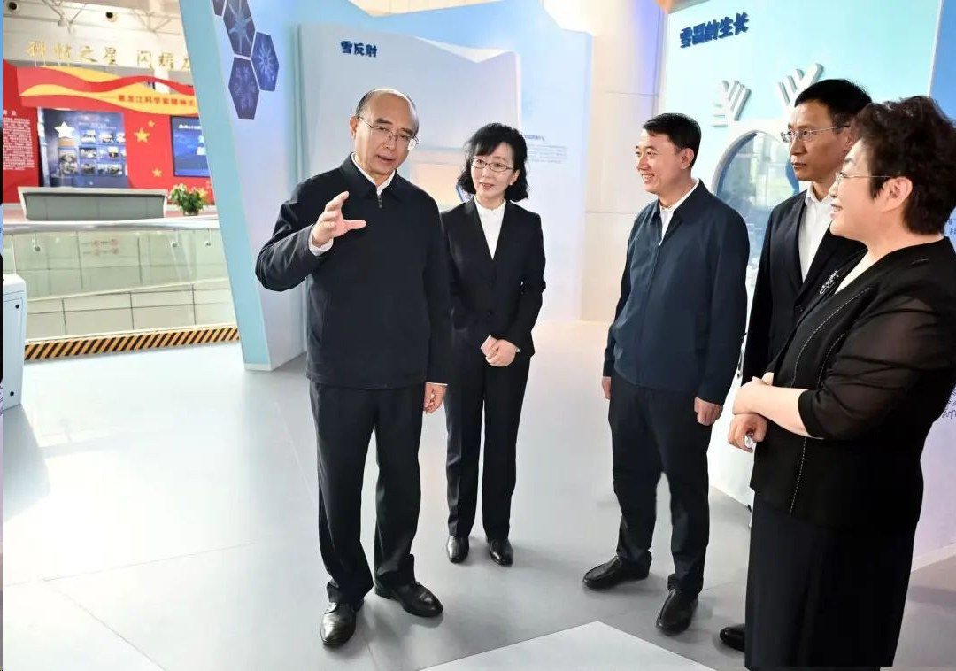 許勤到省科技館、省科技廳、東北農(nóng)業(yè)大學(xué)調(diào)研科技工作