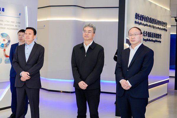 教育部黨組成員、副部長吳巖到河南大學調研