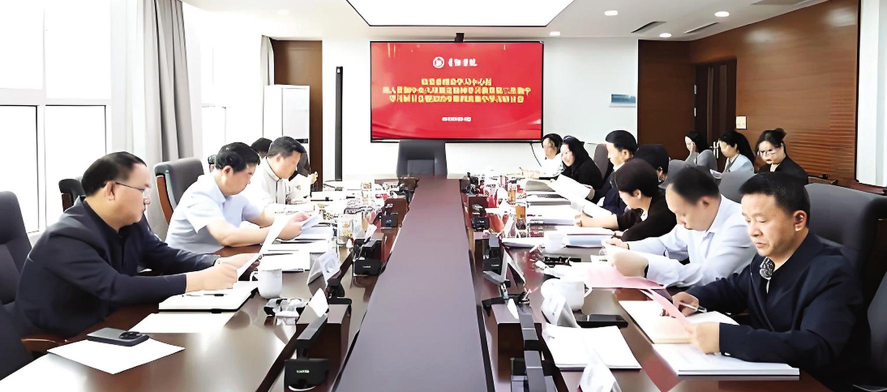 校黨委理論學(xué)習(xí)中心組舉行深入貫徹中央八項規(guī)定精神學(xué)習(xí)教育第二次集中學(xué)習(xí)研討會暨20...
