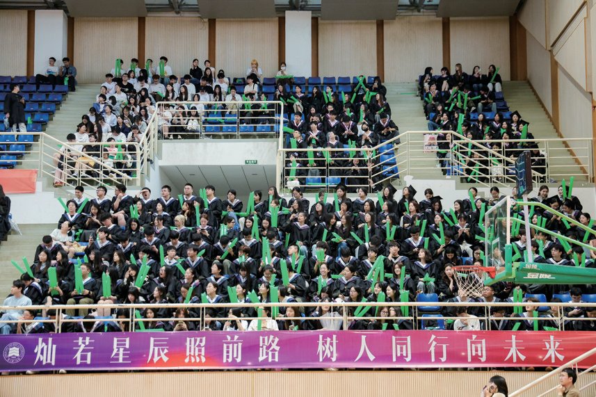 浙江樹人學(xué)院舉行2025年畢業(yè)典禮