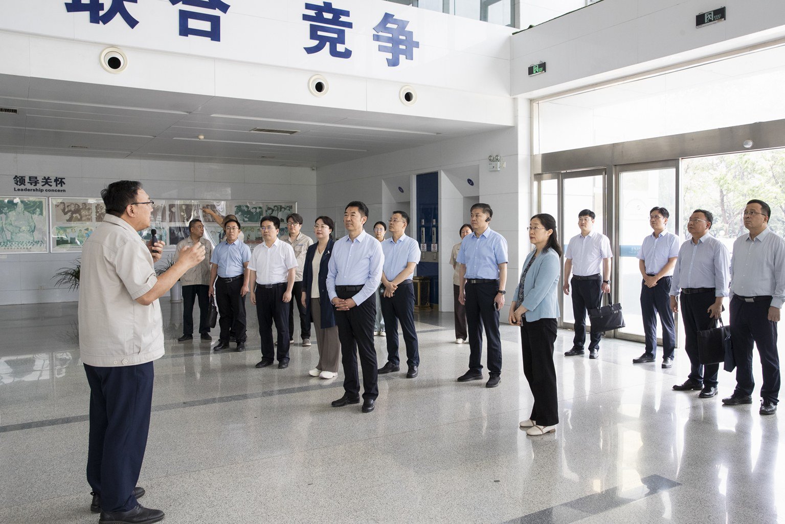 校党委理论学习中心组专题学习习近平总书记在河南考察时的重要讲话精神