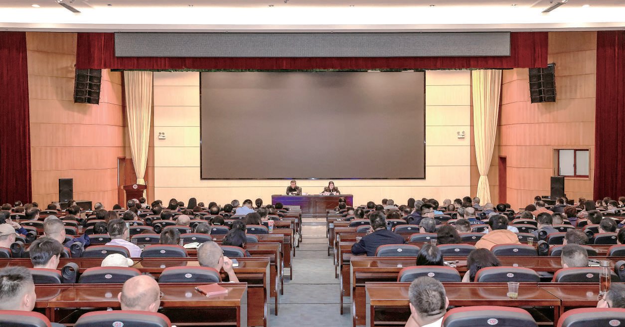 学校召开深入贯彻中央八项规定精神学习教育专题警示教育会议