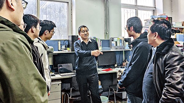 武貴龍書記到高溫合金材料與應(yīng)用研究室調(diào)研