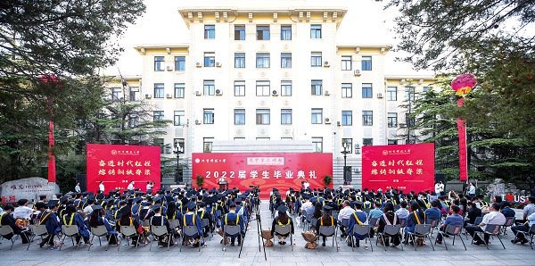 奋进时代征程熔铸钢铁脊梁