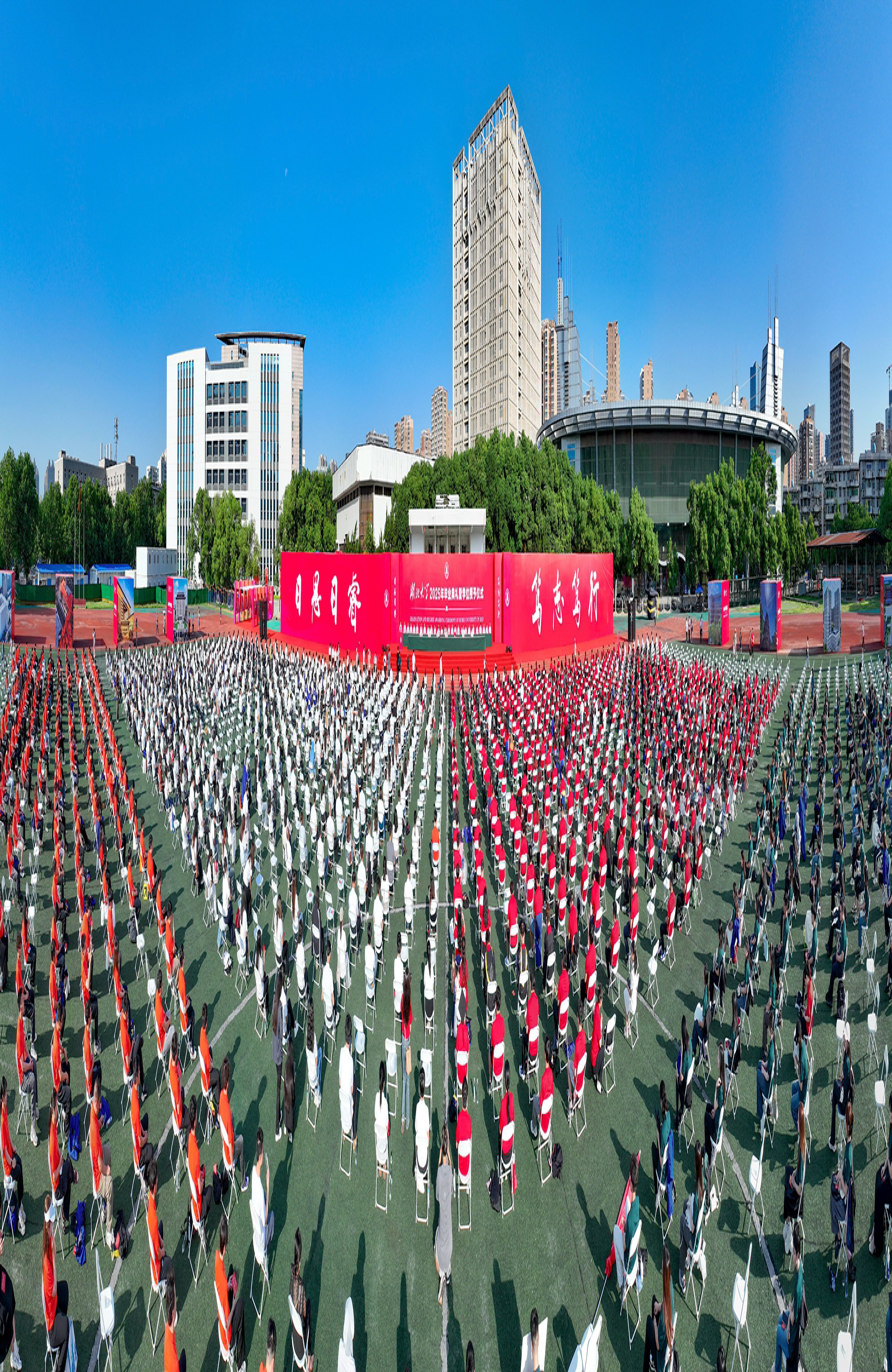 湖北大學(xué)2025年畢業(yè)典禮隆重舉行