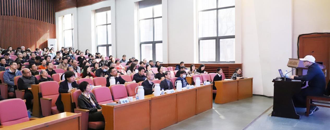 学校召开党委理论学习中心组（扩大）学习会