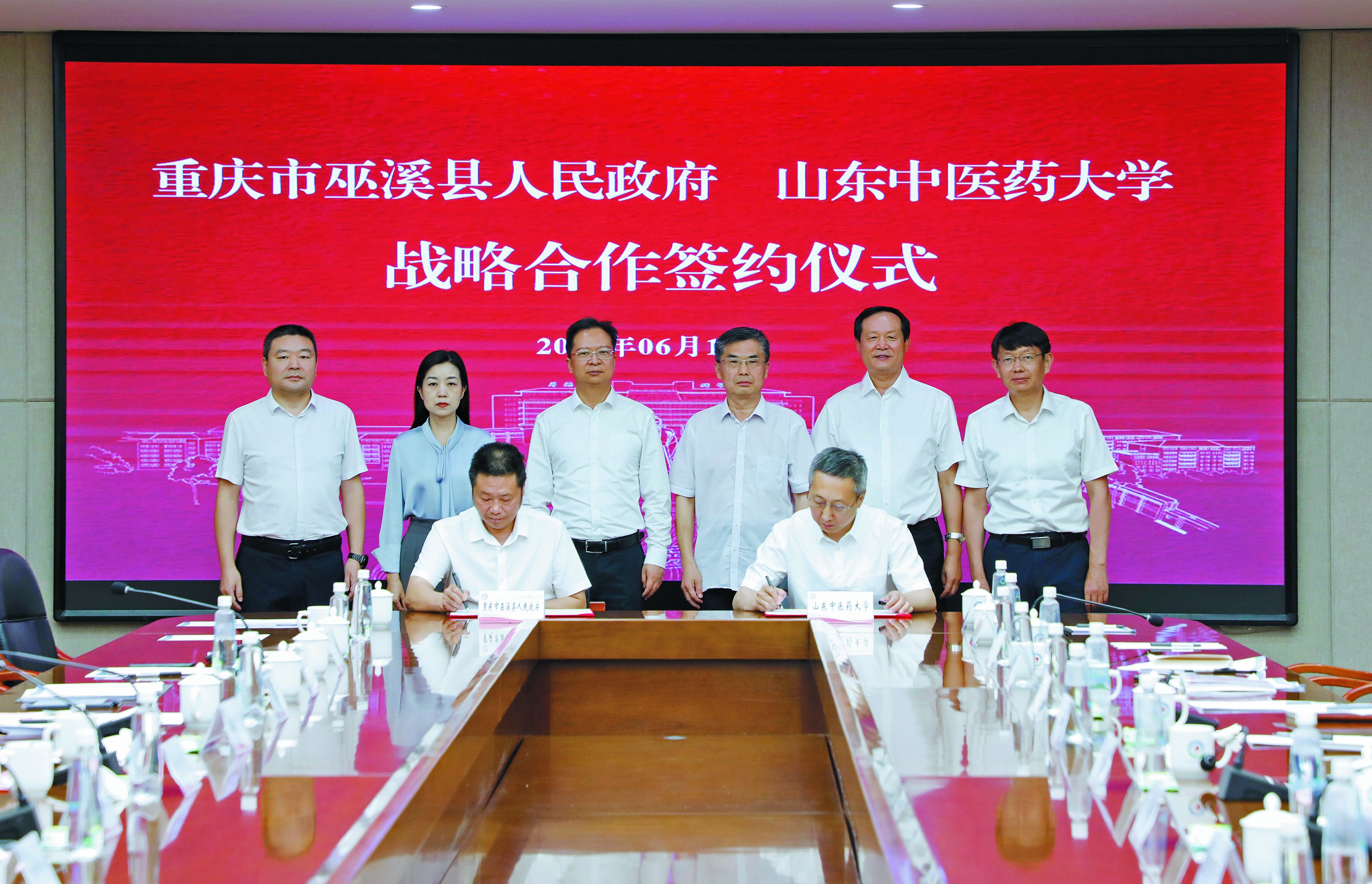 学校与重庆巫溪县人民政府签署战略合作协议