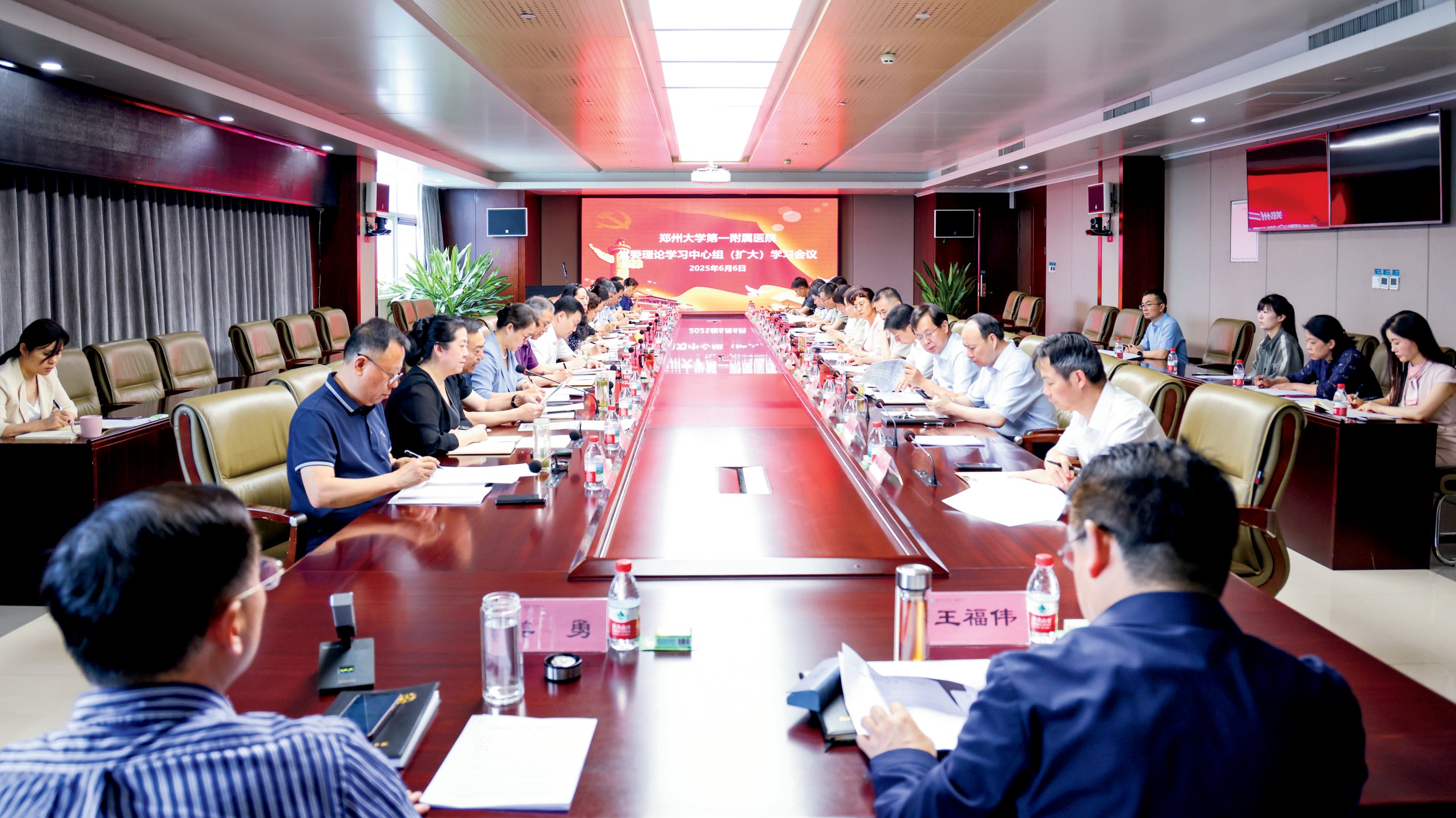 我院黨委理論學(xué)習(xí)中心組（擴(kuò)大）專題學(xué)習(xí)貫徹中央八項規(guī)定精神