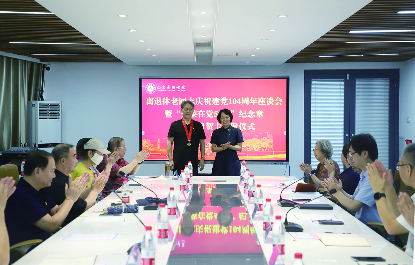 离退休老同志庆祝建党104周年座谈会暨“光荣在党50年”纪念章颁发仪式举行