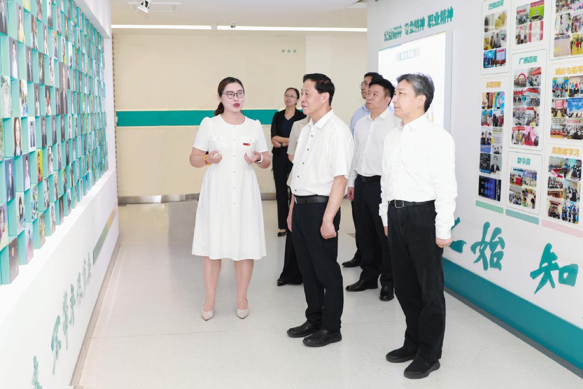 江苏省政协副主席胡刚调研晓庄莫愁校区