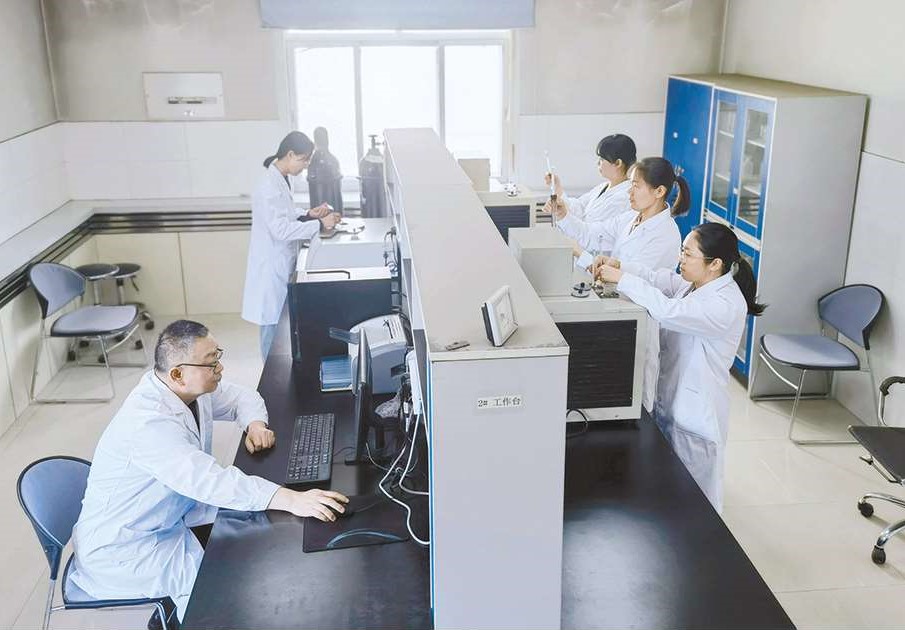 新疆油田準(zhǔn)東采油廠實(shí)驗(yàn)中心精準(zhǔn)數(shù)據(jù)護(hù)航油田上