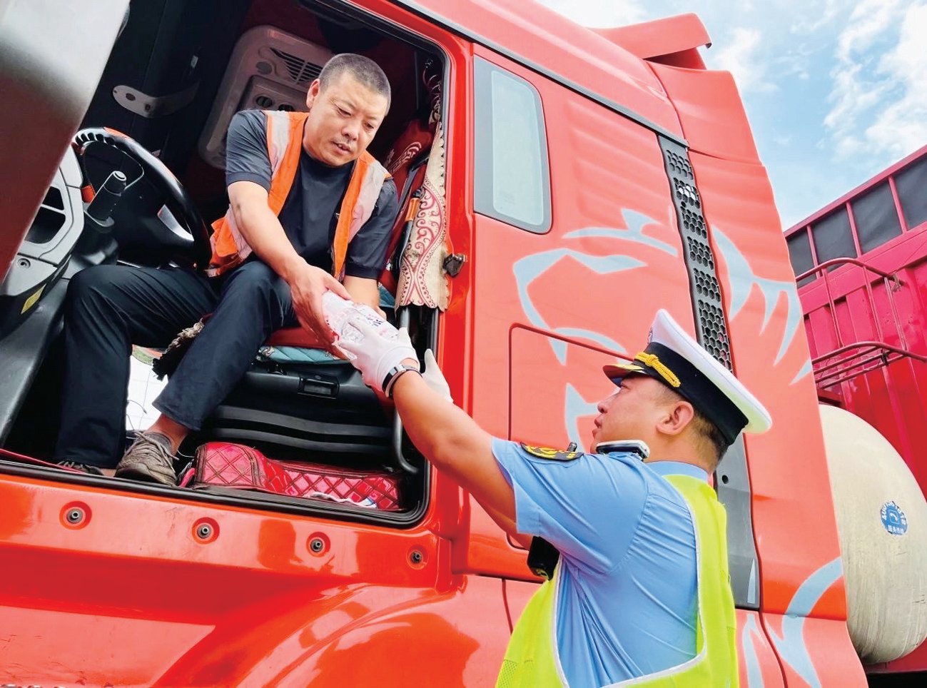 保衛(wèi)部：烈日炙“考”堅(jiān)守作“答”