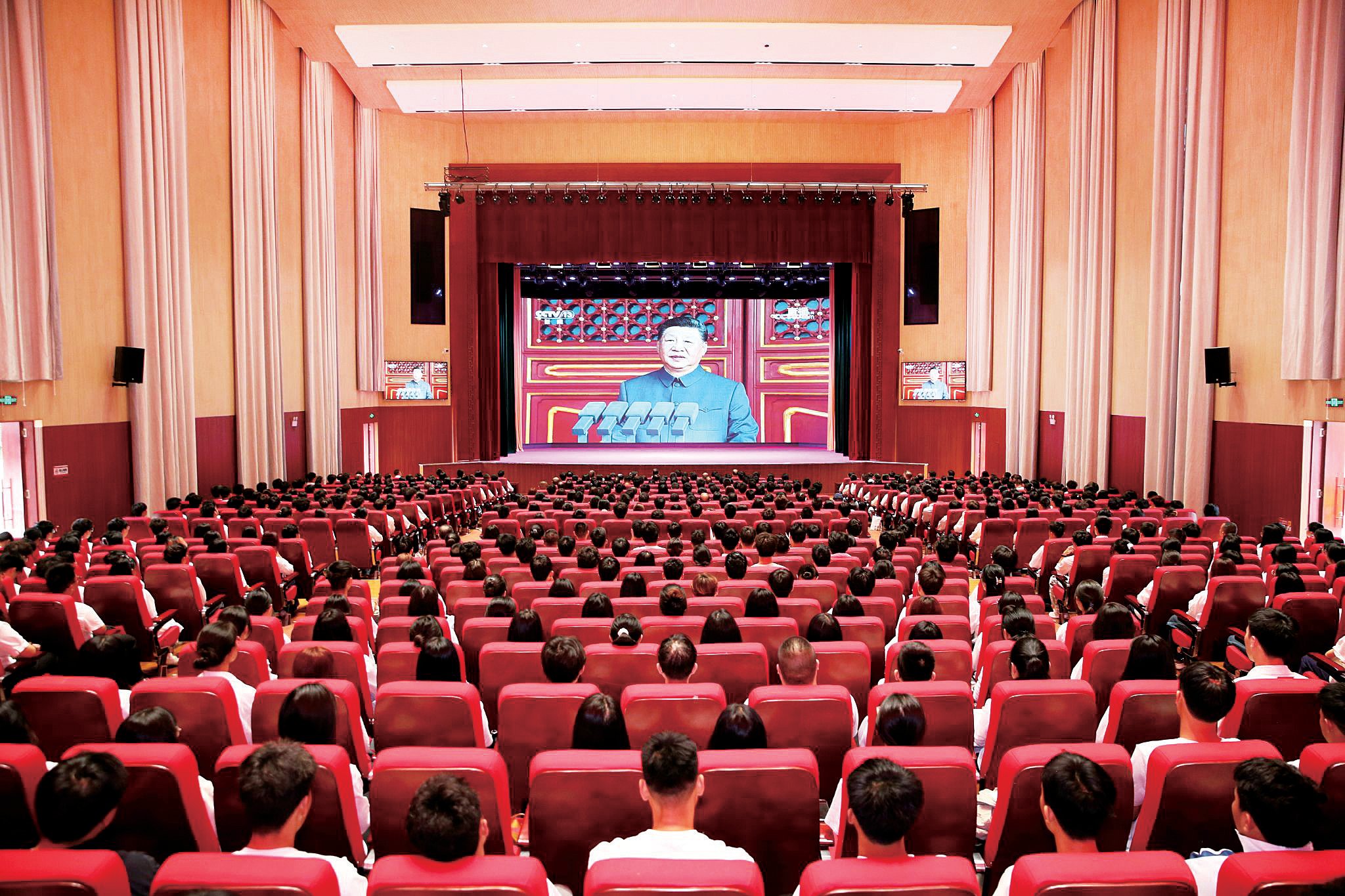 學(xué)校組織廣大師生集中收看紀(jì)念中國人民抗日戰(zhàn)爭