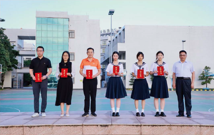 廣東順德文德學(xué)校遠(yuǎn)航文學(xué)社參加“語文報杯·時代新人說”全國中學(xué)生征文大賽決賽獲殊榮
