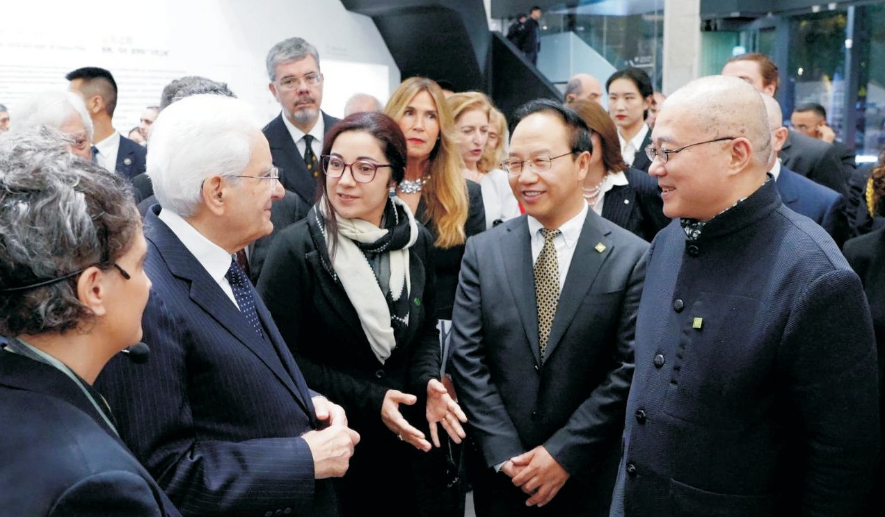 “完美的展覽！了不起的學(xué)校！”