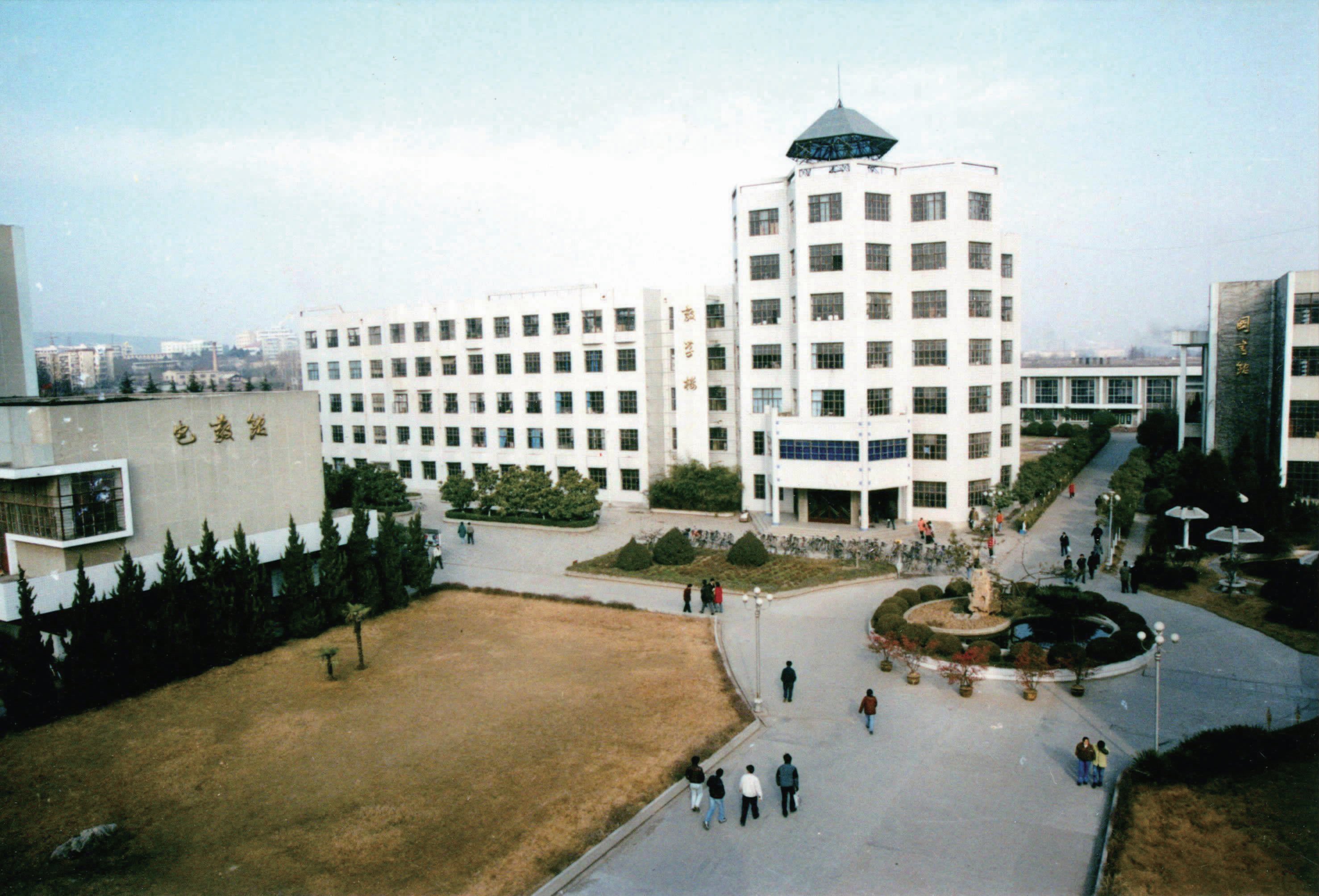 扎根淮海書(shū)寫(xiě)應(yīng)用型大學(xué)奮進(jìn)篇章