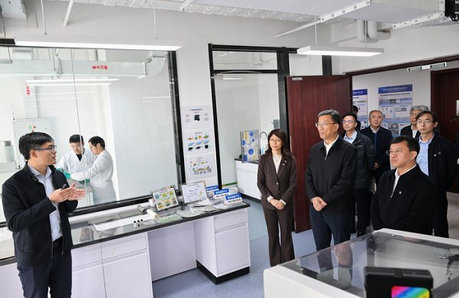 教育部黨組書記、部長懷進鵬調研學校