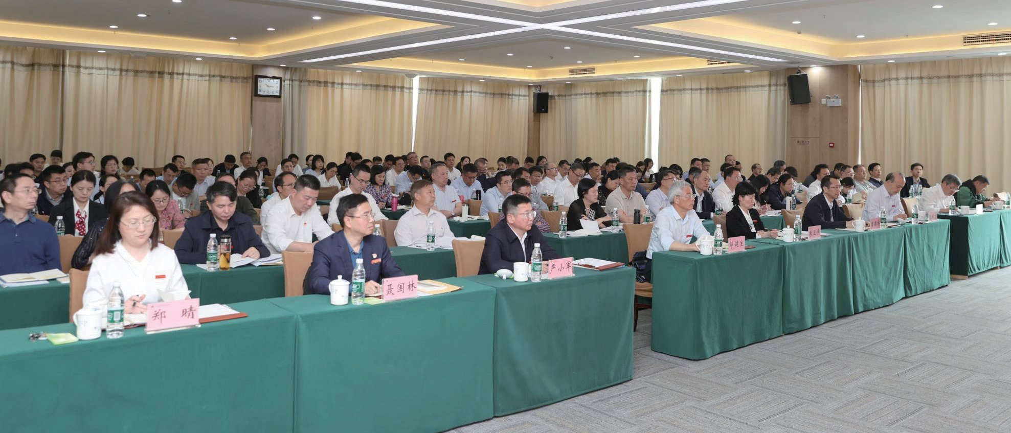 學(xué)校舉辦深入貫徹中央八項(xiàng)規(guī)定精神學(xué)習(xí)教育讀書班