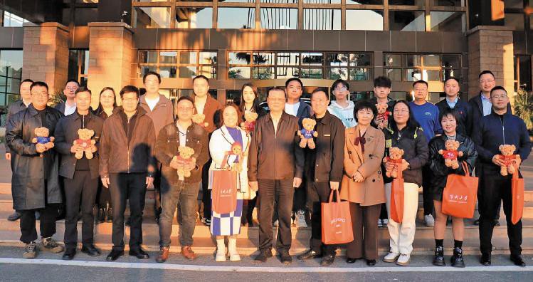 錦城攀枝花校友會(huì)成立大會(huì)在鹽邊召開