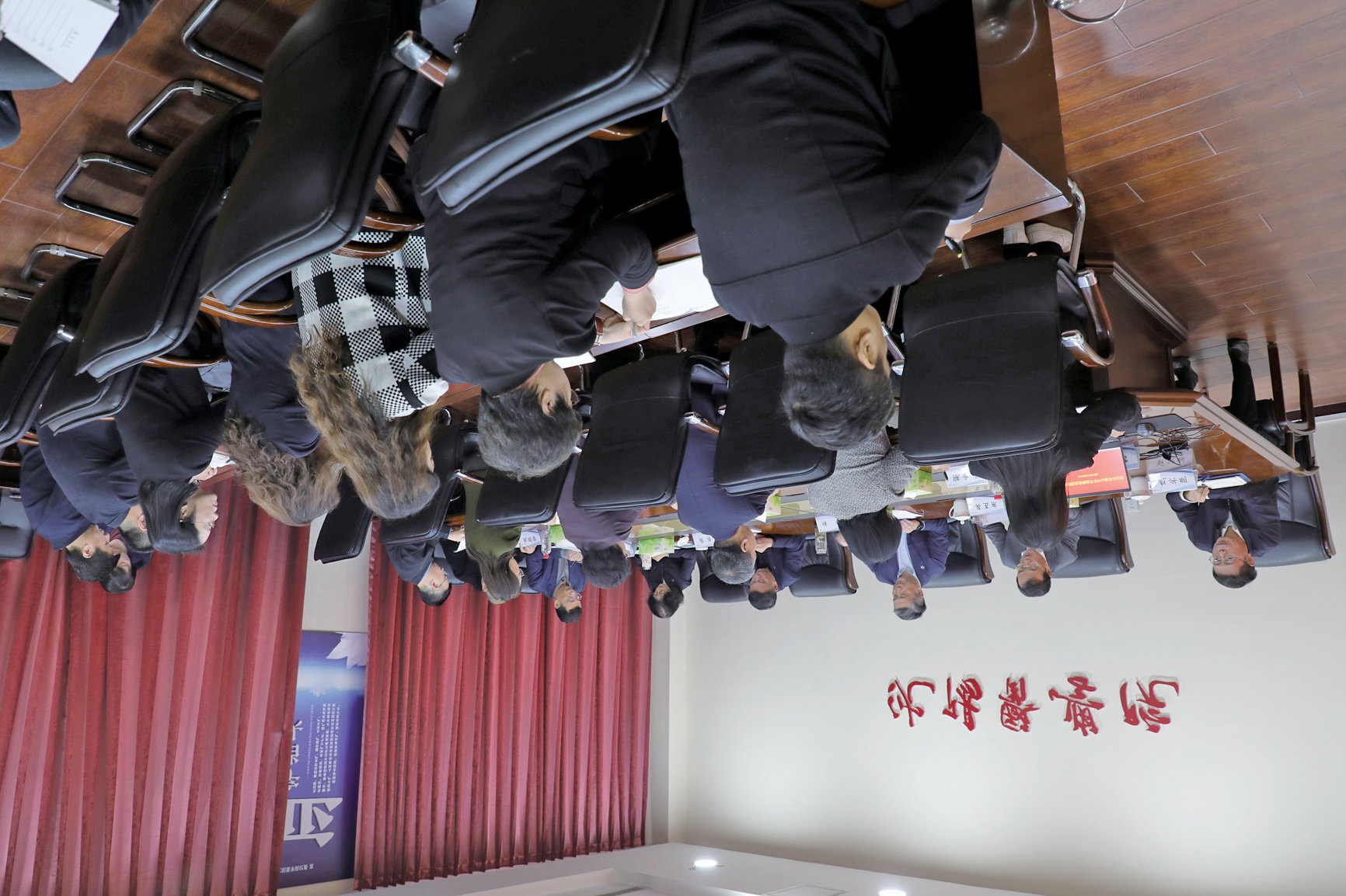 学校党委召开党委理论学习中心组第十次学习会