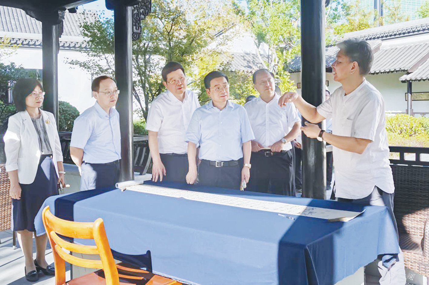 市委書記施惠芳到紹興文理學院調(diào)研