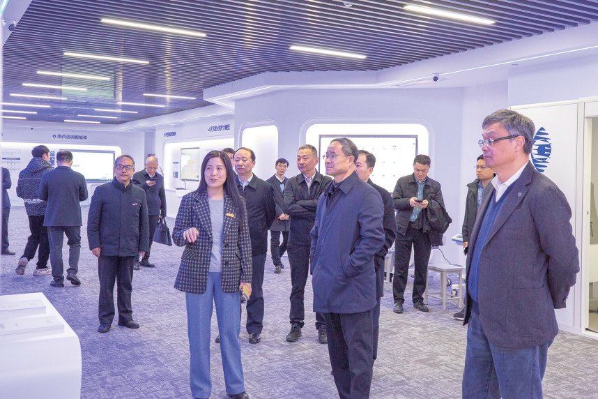 省政协副主席王昌荣来我校调研