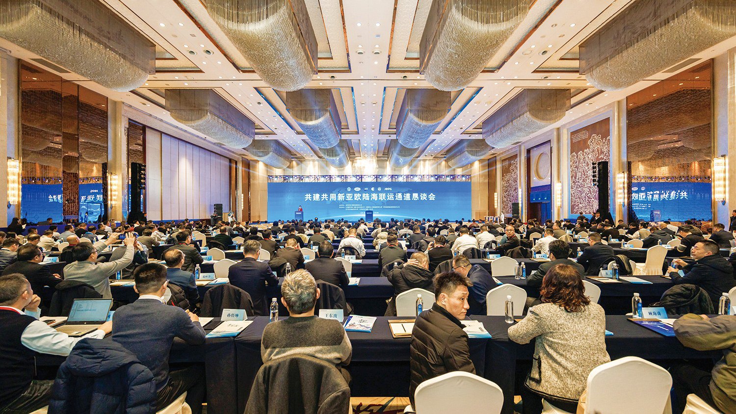 共建共用新亞歐陸海聯(lián)運(yùn)通道懇談會在連召開